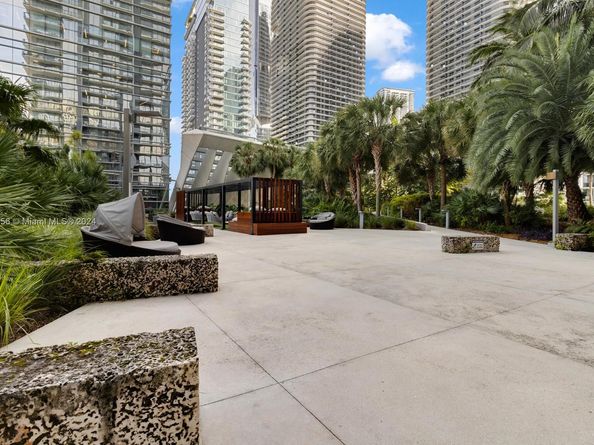 88 SW 7th St 1710, Miami FL 33130