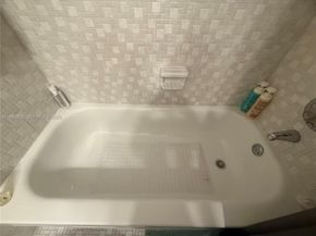 121 Gate Rd 264, Hollywood FL 33024