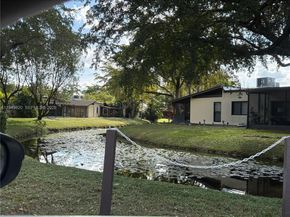 121 Gate Rd 264, Hollywood FL 33024