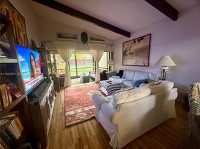 121 Gate Rd 264, Hollywood FL 33024