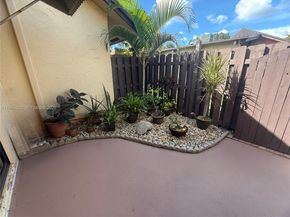 121 Gate Rd 264, Hollywood FL 33024