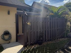 121 Gate Rd 264, Hollywood FL 33024