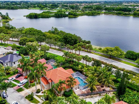 1503 NW 178th Ln, Pembroke Pines FL 33029