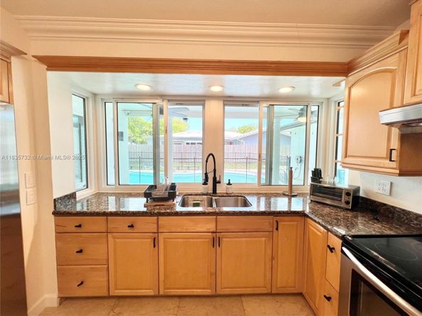 5191 Sarazen Dr, Hollywood FL 33021