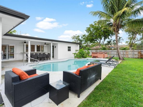 5191 Sarazen Dr, Hollywood FL 33021