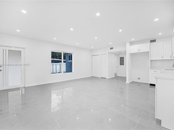 240 NW 127th St, North Miami FL 33168