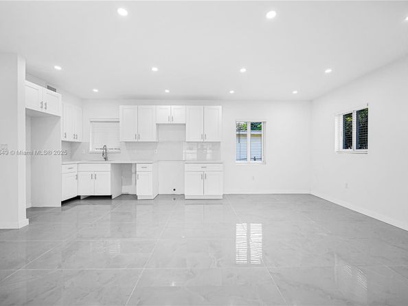 240 NW 127th St, North Miami FL 33168