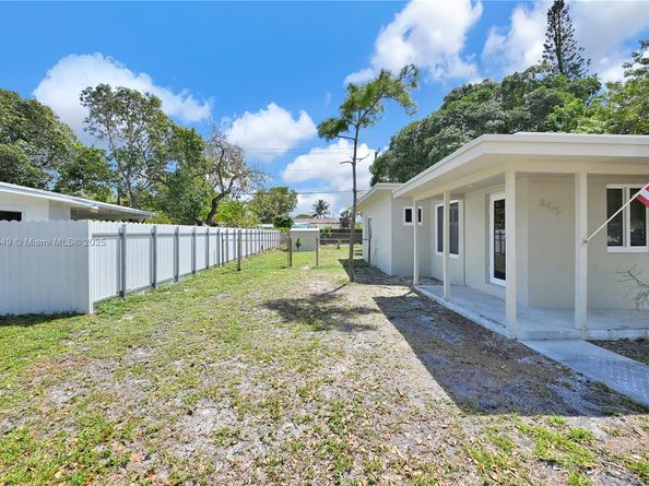 240 NW 127th St, North Miami FL 33168