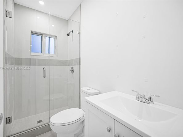 240 NW 127th St, North Miami FL 33168