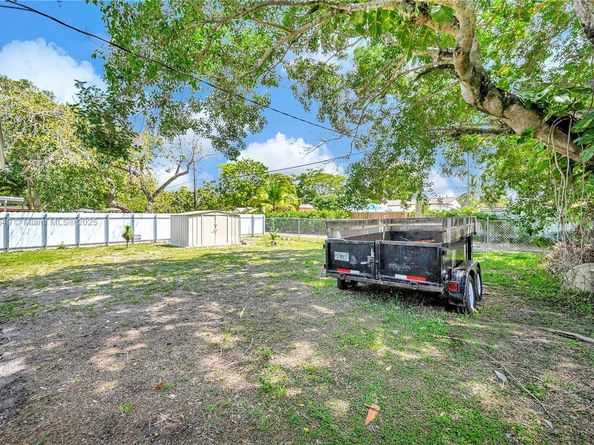 240 NW 127th St, North Miami FL 33168