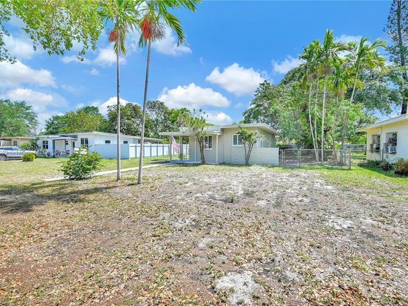 240 NW 127th St, North Miami FL 33168