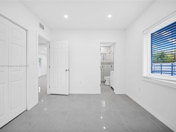 240 NW 127th St, North Miami FL 33168