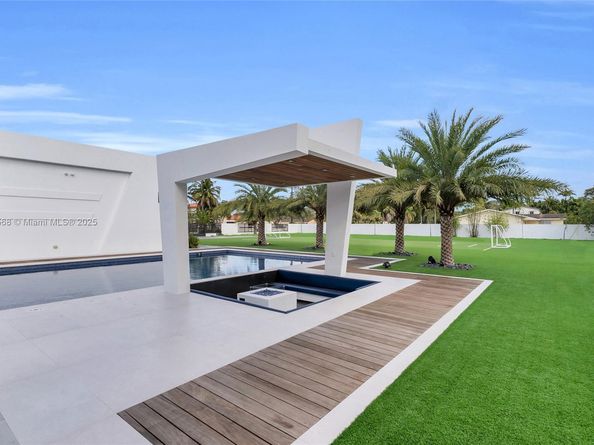 9890 SW 64th St, Miami FL 33173