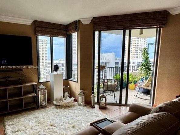 520 Brickell Key Dr A1912, Miami FL 33131