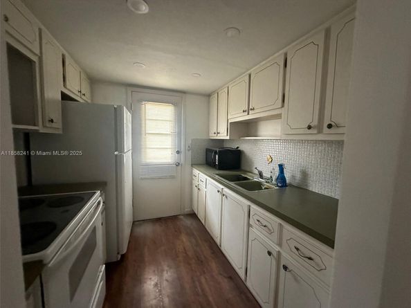 12590 NE 16th Ave 405, North Miami FL 33161