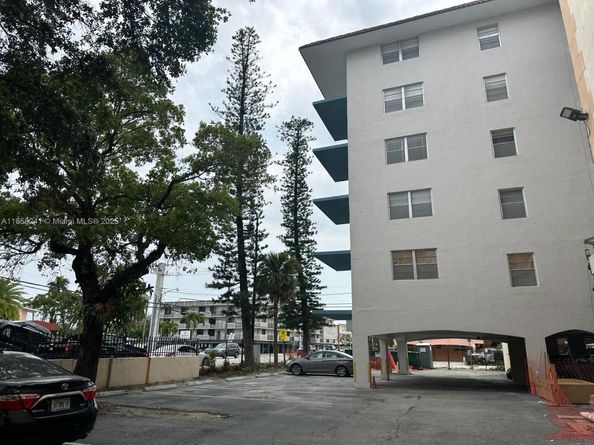 12590 NE 16th Ave 405, North Miami FL 33161
