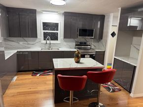 1721 SW 84th Ave, Davie FL 33324