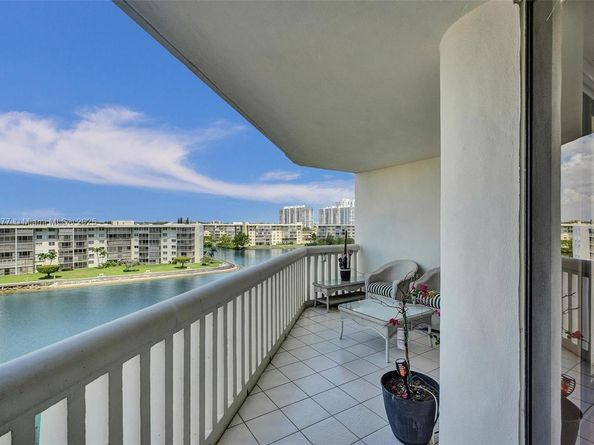 1000 W Island Blvd 611, Aventura FL 33160