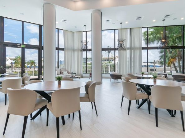 1000 W Island Blvd 611, Aventura FL 33160