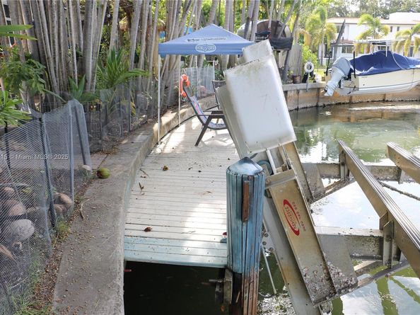 1051 NE 86th St, Miami FL 33138