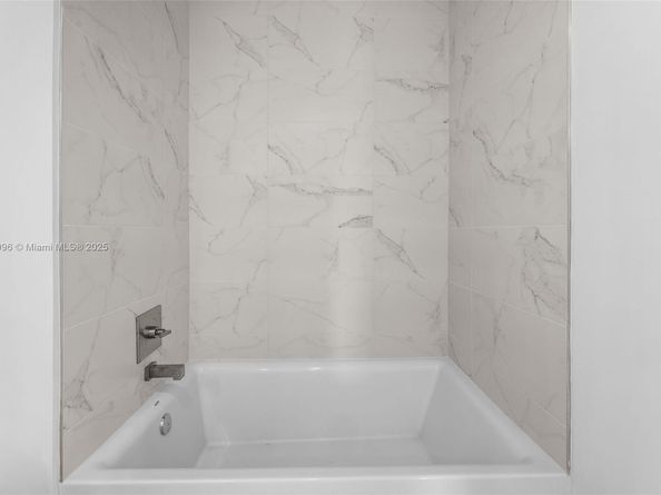 101 Diplomat Pkwy 2610, Hallandale Beach FL 33009