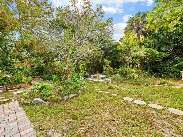 836 SW 18th Ct, Fort Lauderdale FL 33315