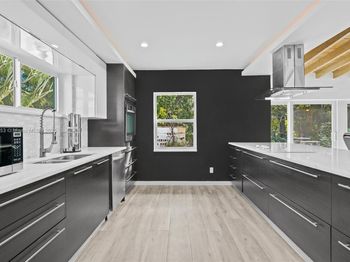 836 SW 18th Ct