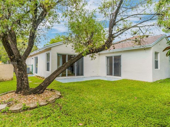 301 NW 207th Ave, Pembroke Pines FL 33029