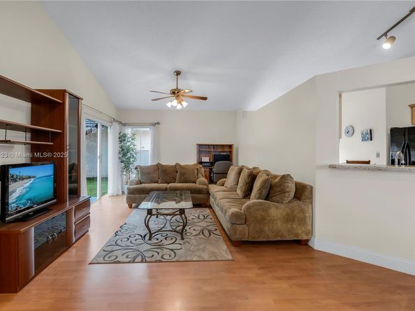301 NW 207th Ave, Pembroke Pines FL 33029
