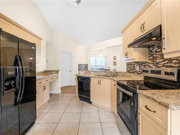 301 NW 207th Ave, Pembroke Pines FL 33029