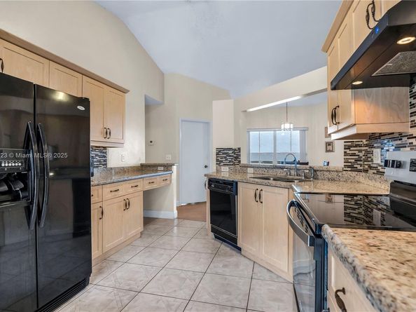 301 NW 207th Ave, Pembroke Pines FL 33029