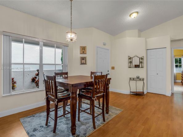 301 NW 207th Ave, Pembroke Pines FL 33029