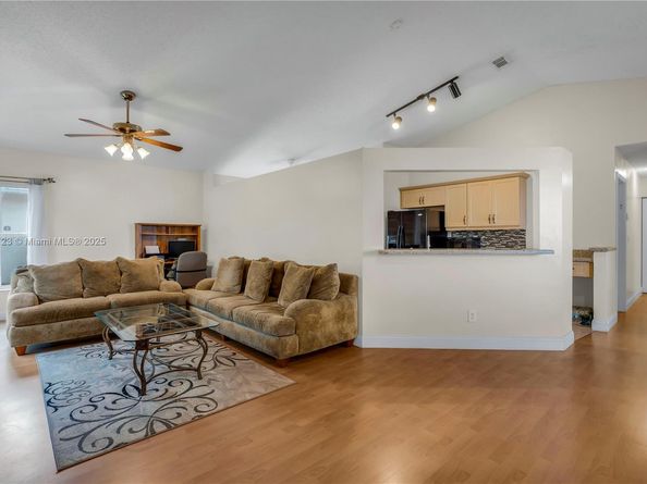 301 NW 207th Ave, Pembroke Pines FL 33029