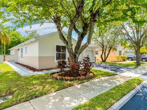 301 NW 207th Ave, Pembroke Pines FL 33029