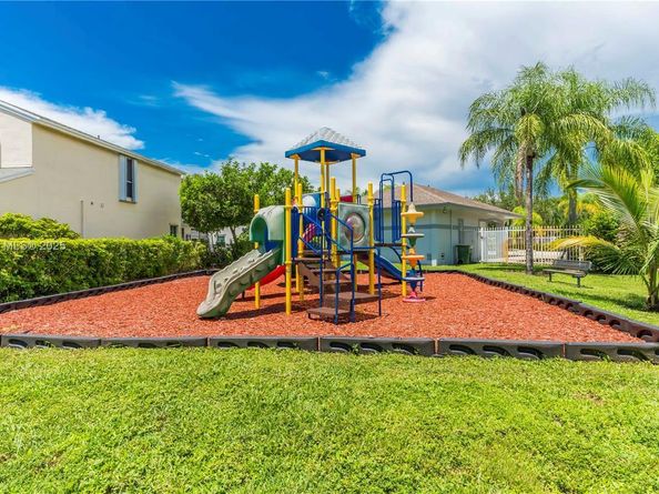 301 NW 207th Ave, Pembroke Pines FL 33029