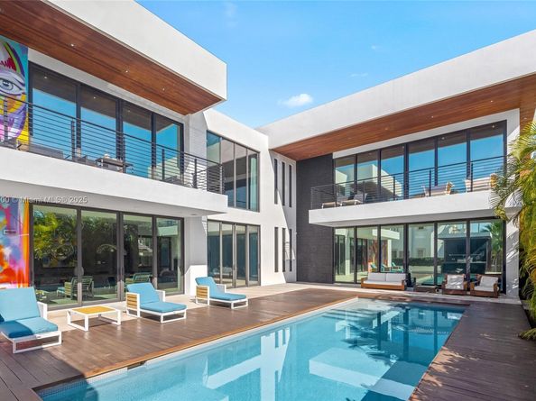 17050 NE 35th Ave, North Miami Beach FL 33160