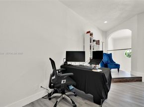 12301 NW 18th St, Plantation FL 33323