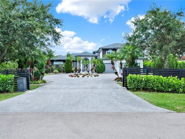 12301 NW 18th St, Plantation FL 33323