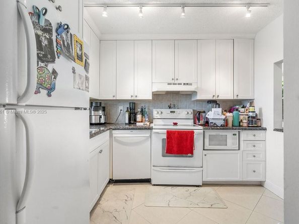 9235 SW 8th St 502, Boca Raton FL 33428