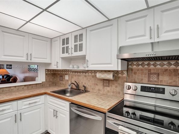1100 Hillcrest Ct 302, Hollywood FL 33021