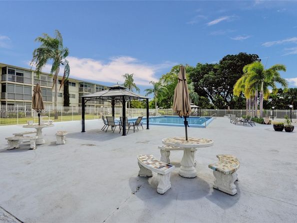 1100 Hillcrest Ct 302, Hollywood FL 33021