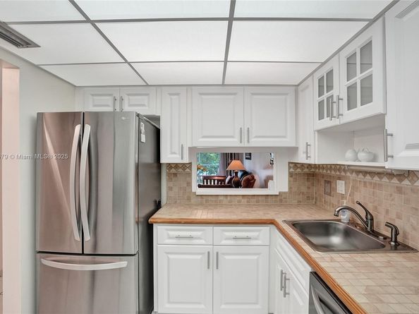 1100 Hillcrest Ct 302, Hollywood FL 33021