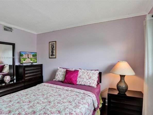 1100 Hillcrest Ct 302, Hollywood FL 33021