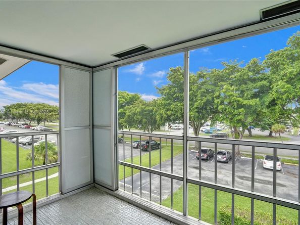 1100 Hillcrest Ct 302, Hollywood FL 33021