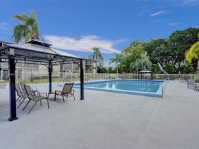 1100 Hillcrest Ct 302, Hollywood FL 33021
