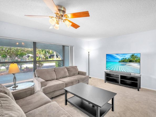 1245 NW 92nd Ave, Pembroke Pines FL 33024