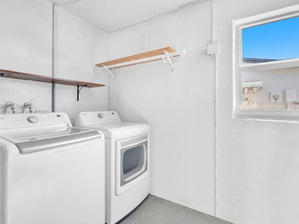 1245 NW 92nd Ave, Pembroke Pines FL 33024