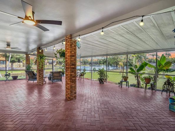 1245 NW 92nd Ave, Pembroke Pines FL 33024