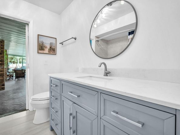 1245 NW 92nd Ave, Pembroke Pines FL 33024