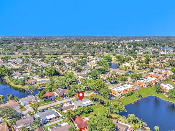 1245 NW 92nd Ave, Pembroke Pines FL 33024